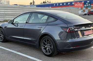 Седан Tesla Model 3 2022 в 