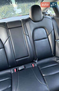 Седан Tesla Model 3 2022 в 