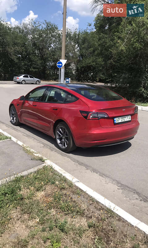 Седан Tesla Model 3 2022 в 