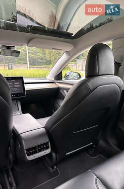 Седан Tesla Model 3 2021 в 