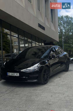 Седан Tesla Model 3 2021 в Львове