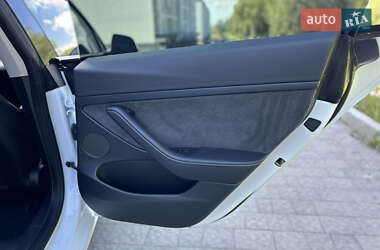 Седан Tesla Model 3 2023 в 