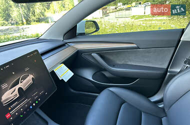 Седан Tesla Model 3 2023 в 