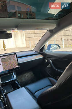 Седан Tesla Model 3 2019 в 