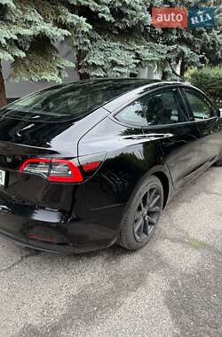Седан Tesla Model 3 2021 в 