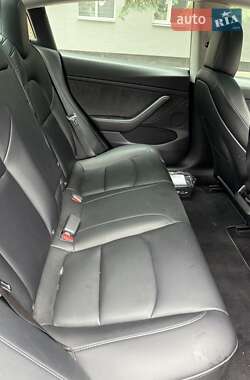 Седан Tesla Model 3 2021 в 