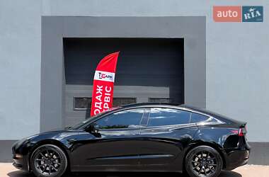 Седан Tesla Model 3 2021 в 