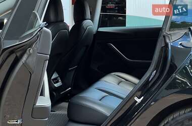 Седан Tesla Model 3 2021 в 
