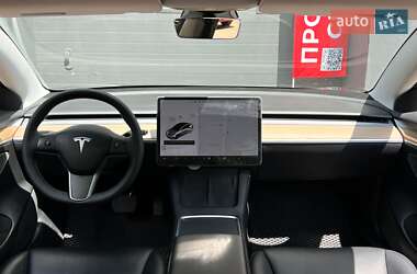 Седан Tesla Model 3 2021 в 
