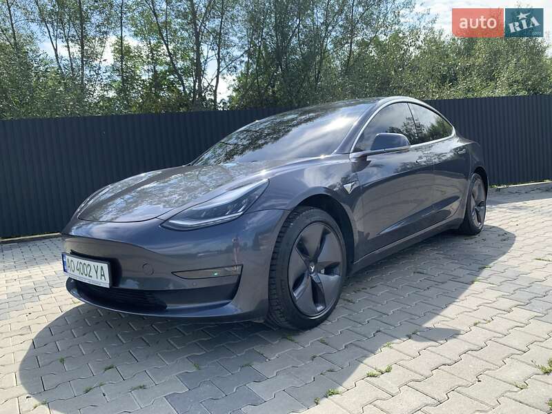 Седан Tesla Model 3 2019 в Іршаві