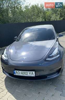 Седан Tesla Model 3 2019 в Іршаві