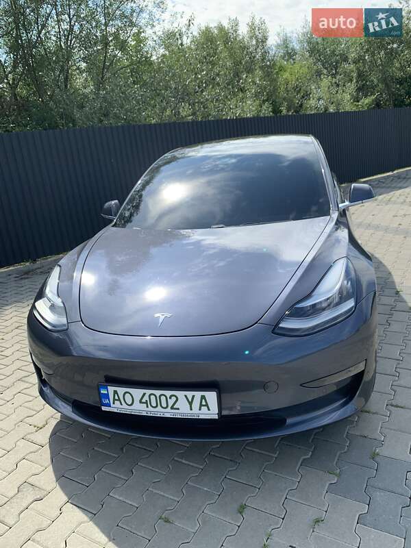 Седан Tesla Model 3 2019 в Іршаві