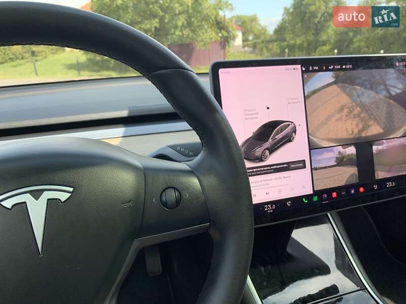 Седан Tesla Model 3 2019 в Іршаві