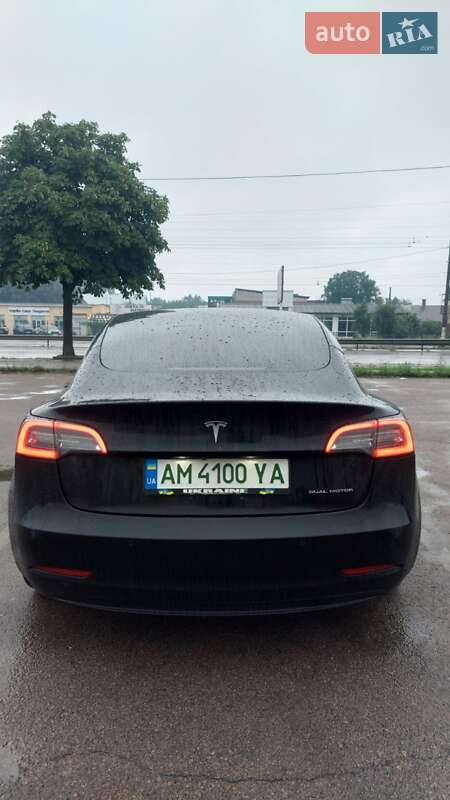 Седан Tesla Model 3 2018 в Житомирі
