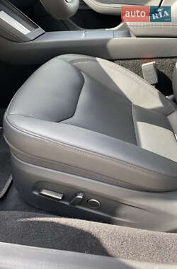 Седан Tesla Model 3 2024 в 
