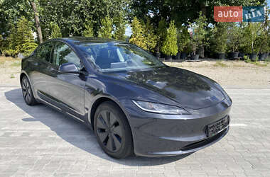 Седан Tesla Model 3 2024 в 