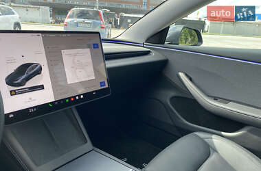 Седан Tesla Model 3 2024 в 