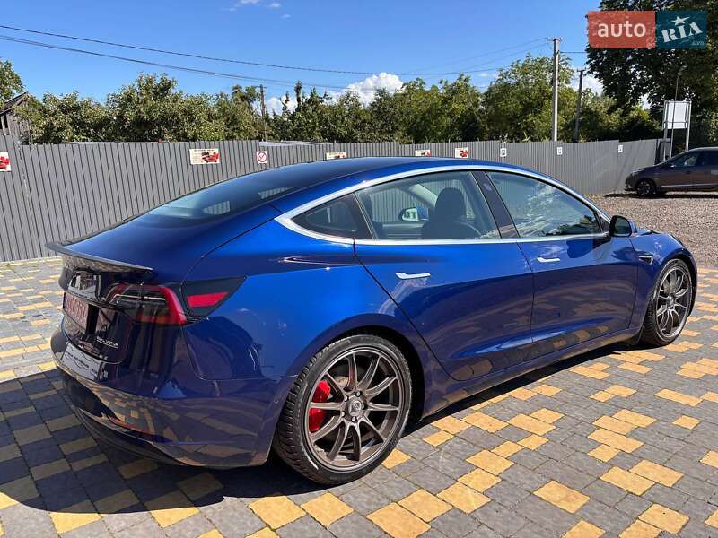 Седан Tesla Model 3 2019 в Львове