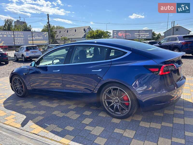 Седан Tesla Model 3 2019 в Львове