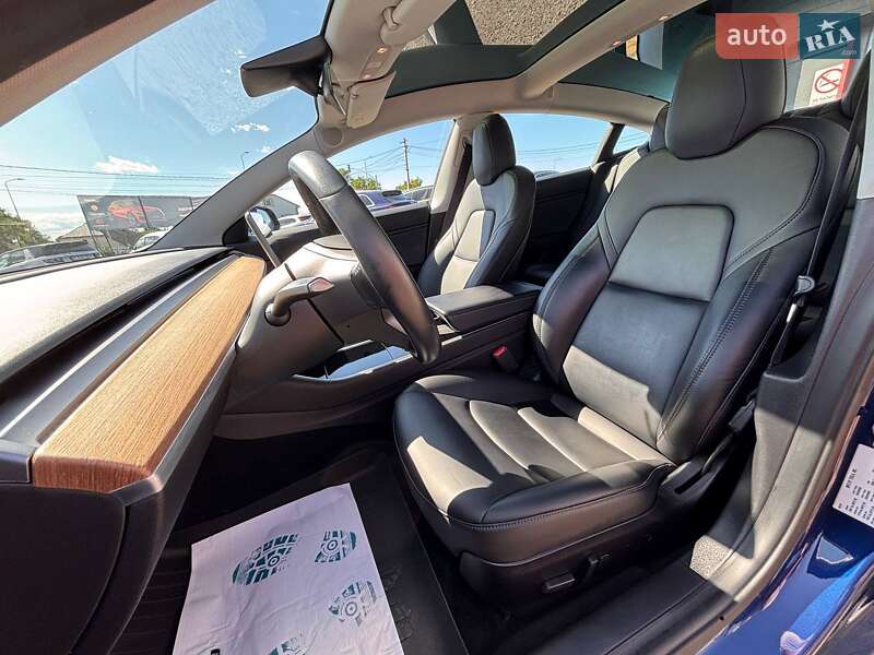 Седан Tesla Model 3 2019 в Львове