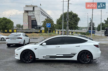 Седан Tesla Model 3 2019 в 