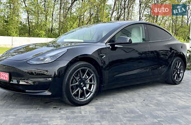 Седан Tesla Model 3 2022 в 