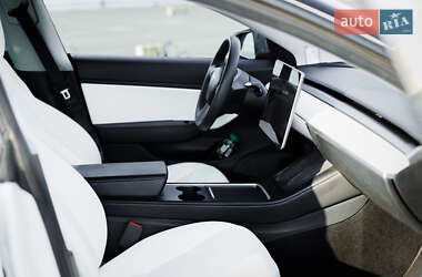 Седан Tesla Model 3 2021 в 