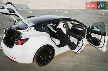 Седан Tesla Model 3 2021 в 