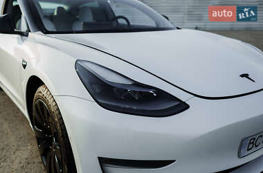 Седан Tesla Model 3 2021 в 