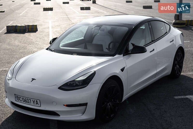 Седан Tesla Model 3 2021 в 