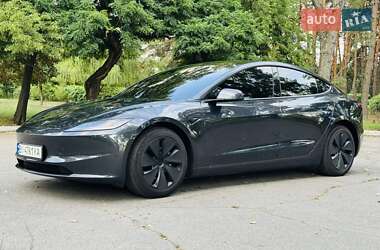 Седан Tesla Model 3 2024 в 