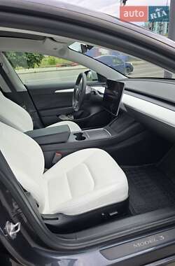 Седан Tesla Model 3 2021 в 