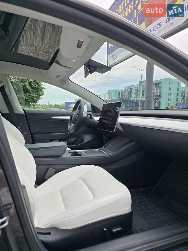 Седан Tesla Model 3 2021 в Києві