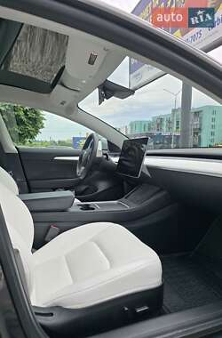 Седан Tesla Model 3 2021 в 