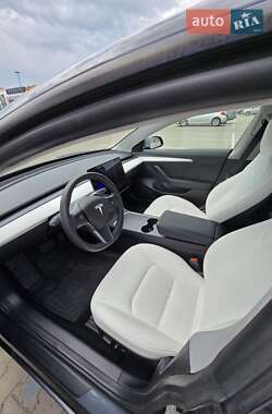 Седан Tesla Model 3 2021 в 