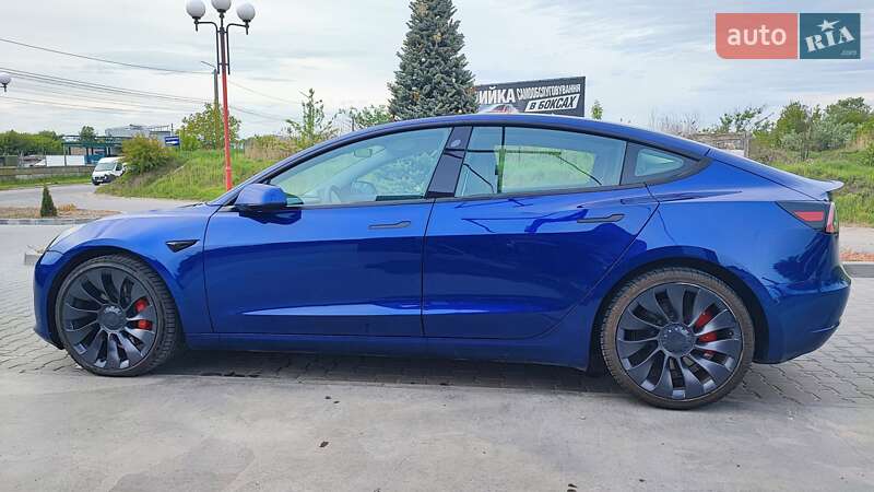 Седан Tesla Model 3 2023 в 