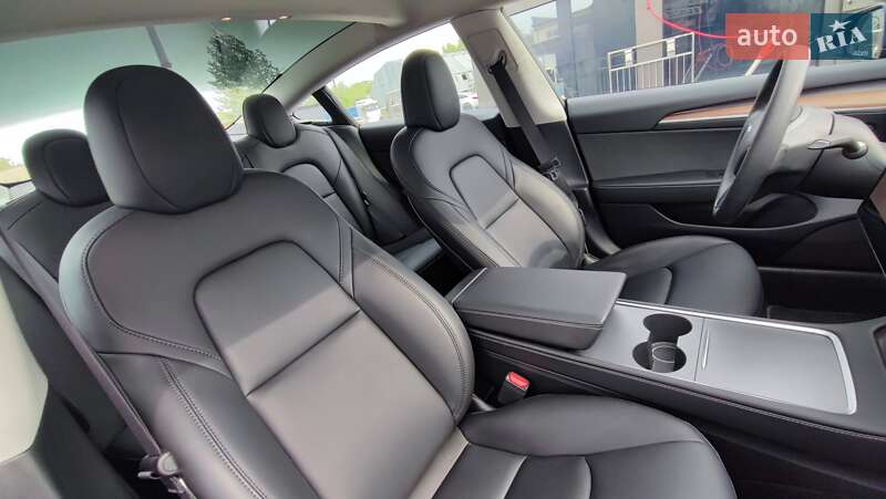 Седан Tesla Model 3 2023 в Киеве