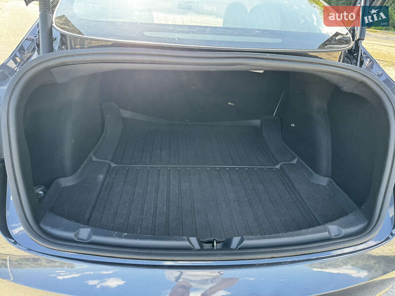 Седан Tesla Model 3 2023 в Днепре