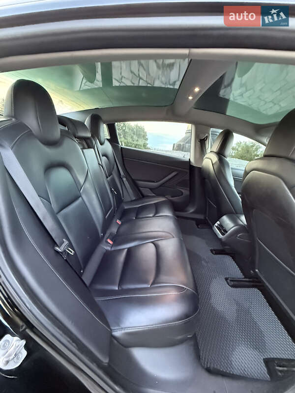 Седан Tesla Model 3 2018 в Житомире
