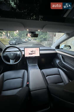 Седан Tesla Model 3 2022 в 
