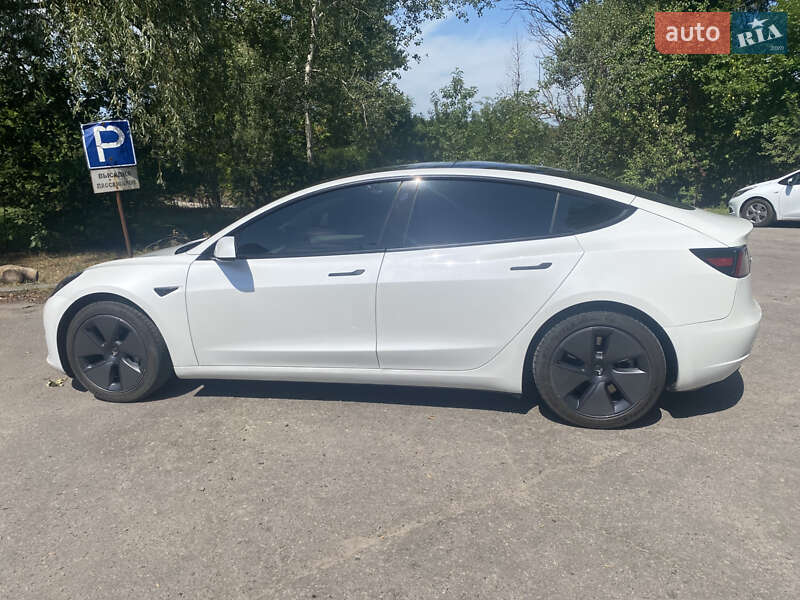 Седан Tesla Model 3 2021 в Кременчуці