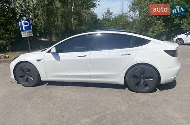Седан Tesla Model 3 2021 в 