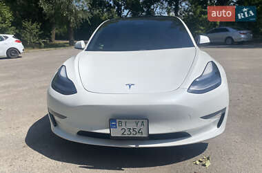 Седан Tesla Model 3 2021 в 