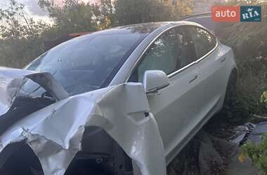 Седан Tesla Model 3 2020 в 