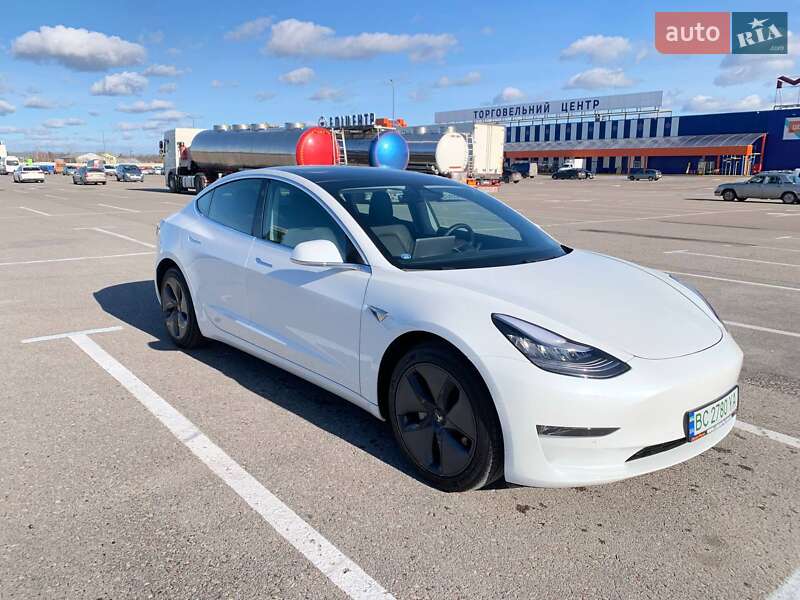 Седан Tesla Model 3 2020 в 