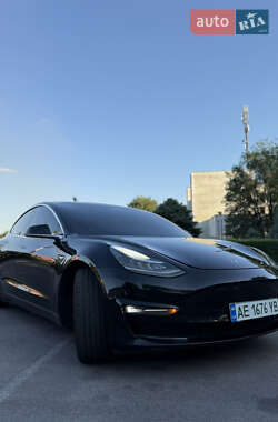 Седан Tesla Model 3 2018 в Львове