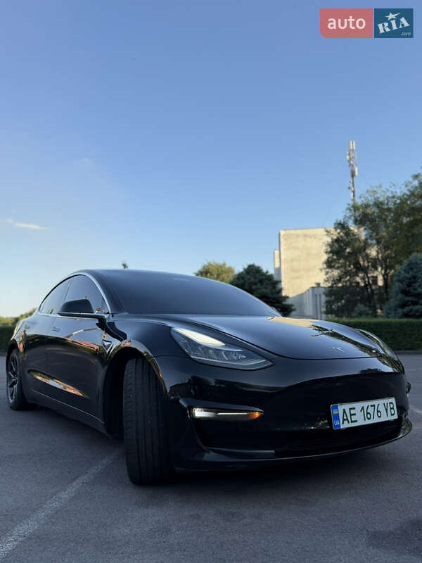 Седан Tesla Model 3 2018 в Львове