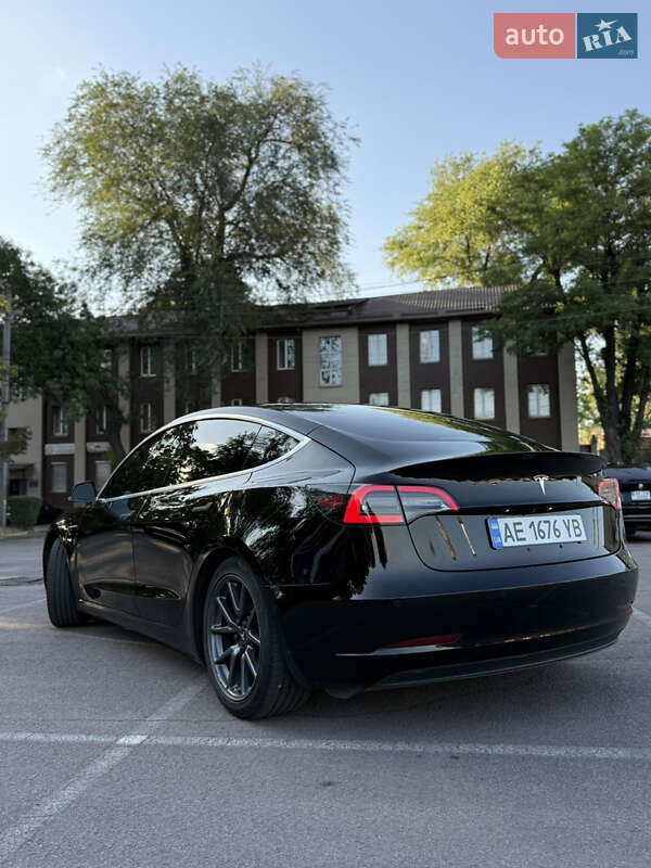 Седан Tesla Model 3 2018 в Львове