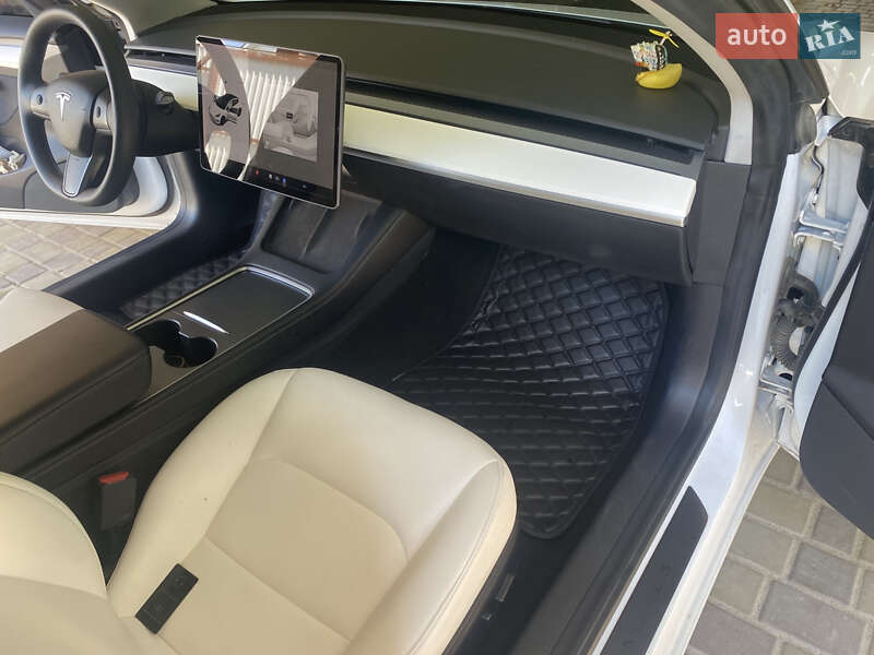 Седан Tesla Model 3 2021 в Кременчуге
