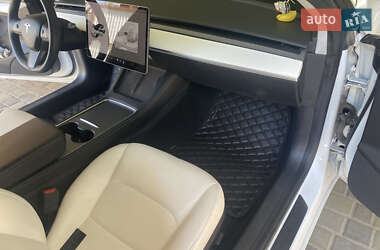 Седан Tesla Model 3 2021 в 